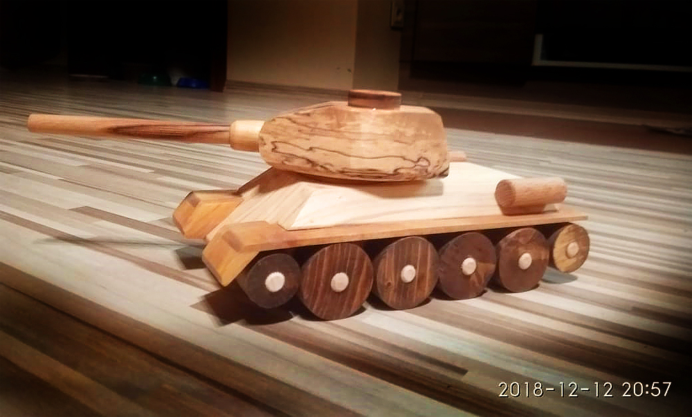 Детская игрушка - Танк Т-34 ручной работы из натурального дерева в Волоколамске