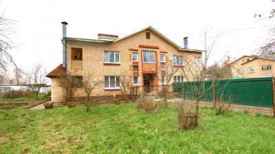 Двухуровневая 3-х комн.кв. с землёй в дер. Кашино Продажа недвижимости Трехкомнатная квартира по адресу: Московская область, Волоколамский гор.округ, д. Кашино, улица Ленина, д. 57. 