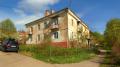Фотография объекта - Двухкомнатная квартира по адресу: Московская область, Волоколамский гор.округ, г. Волоколамск, улица Свободы. Продажа просторной двухкомнатной квартиры площадью 61,1 кв.м. с двумя балконами, высокими потолками и просторными комнатами в городе Волоколамске на улице Свободы д. 5 Удобное и быстрое ново-рижское направление 105 км. от мкад. Легко и комфортно добираться общественным транспортом от гор. Москвы. Регулярное автобусное сообщение с центром Волоколамска. автобусным и железнодорожным вокзалами города. Дом 1957 года строения кирпичный двухэтажный одноподъездный на 8 квартир. Квартира удобно расположена на втором этаже. Коммуникации: магистральный газ, центральная канализация, сетевое электричество, централизованное отопление, интернет, телефон, а автономное горячее водоснабжение от газового котла экономит средства за квартплату. Все окна заменены на пластиковые. Жилая площадь комнат 37,3 кв.м.: обе изолированные 20,4 кв.м. и 16,9 кв.м. Просторная прихожая более 11 кв.м. Кухня 7,8 кв.м. Сан.узел раздельный. Все коммуникации в рабочем состоянии, но требуется ремонт так как квартиру ранее длительно сдавали. Удобный район со всей необходимой инфраструктурой. Рядом с домом: магазины, аптека, автобусная остановка, контейнерная площадка ТБО, поликлиническое отделение, ясли и детский сад, средняя школа №3 (одна из самых современный школ Волоколамска), спортивный стадион, дом культуры, каток, река, детские игровые городки и спортивные площадки, различные магазины и пункты выдачи заказов. Зеленый автономный развитый район города со всем необходимым где всё рядом. Квартира оформлена, в собственности одного взрослого дееспособного лица с 2015 года на основании наследства по закону. Свободная от проживания. Без долгов, прописанных и каких-либо обстоятельств. Свободная продажа по цене 4,1 млн.р. Полное сопровождение сделки профессиональным юристом в подарок от нашего агентства. Обеспечим присутствие собственника на сделке, поможем безопасно рассчитаться, предоставим все необходимые подтверждающие справки и выписки. составим правильный договор, сопроводим при подаче документов на регистрации, отследим переход права, поможем с получением документов на имя покупателя. Ипотека, мат.капитал, субсидия, сертификат и пр. - НЕ ПУГАЮТ! Все документы предварительно проверены и подготовлены к сделке. Ключи отдадим до регистрации при подписании договора купли-продажи. Показ по предварительному звонку! 